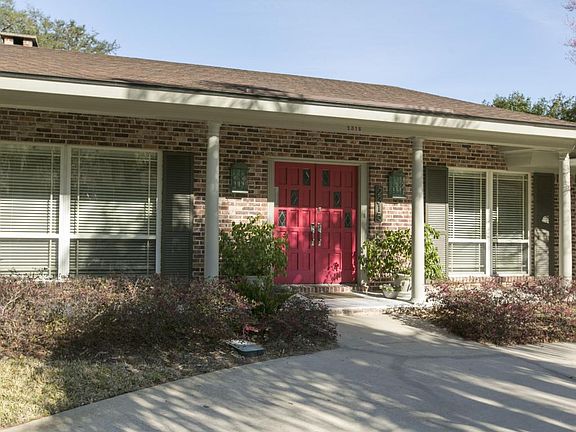 2nd image of 2315 La Mesa Dr E