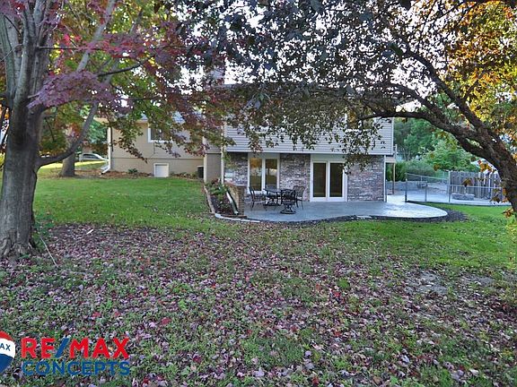 2nd image of 6110 Oakridge Dr