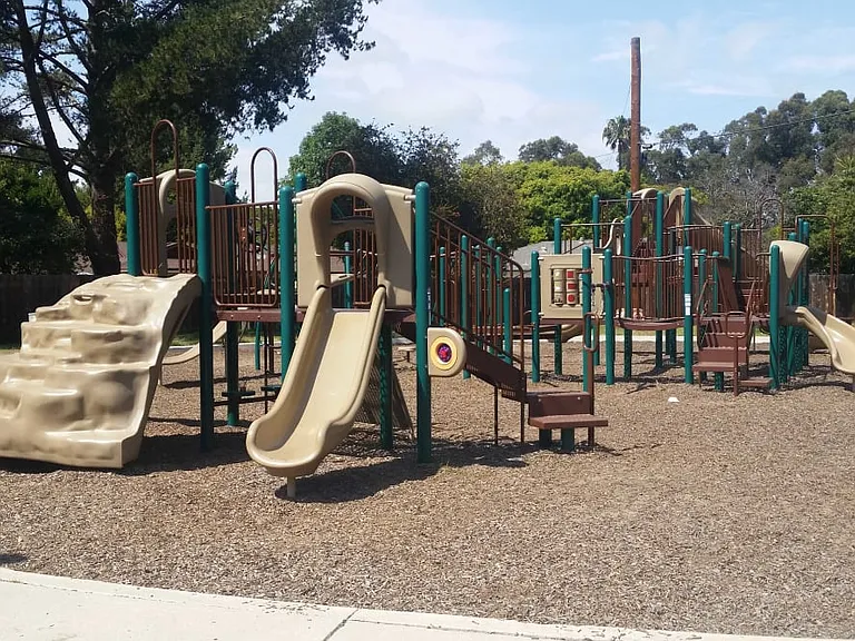 Santa Cruz - Military Housing — Photo 11