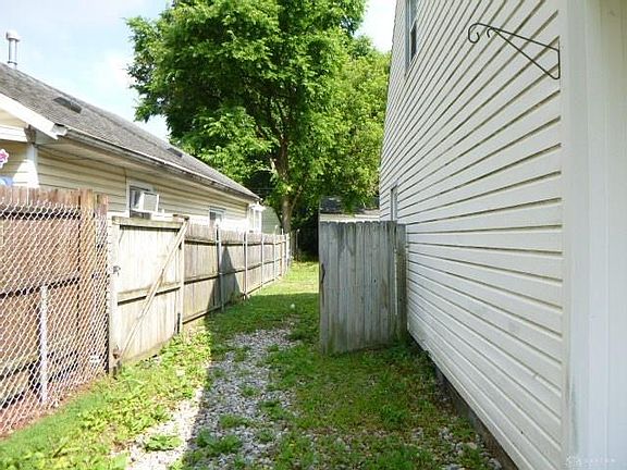 4th image of 2453 Guernsey Dell Ave