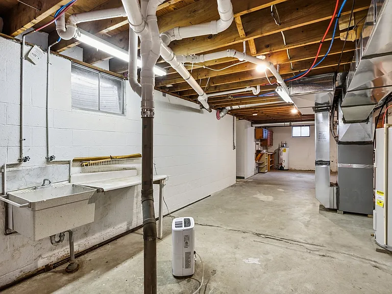 71 Forest Ave — Photo 49