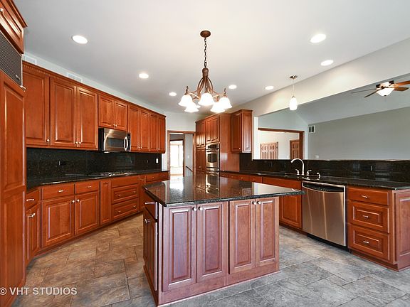 4th image of 9252 Maura Ct