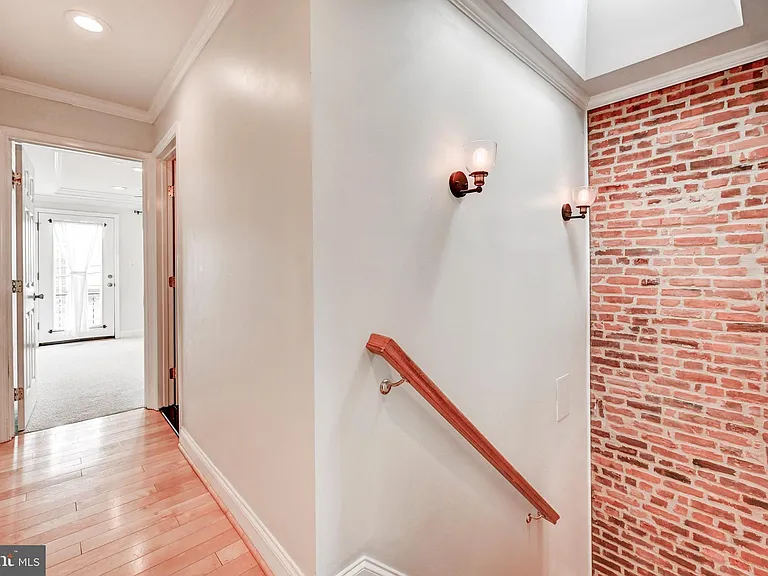 145 N Streeper St — Photo 15
