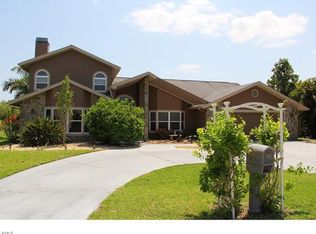 2114 Lochmoor Cir, North Fort Myers, FL 33903