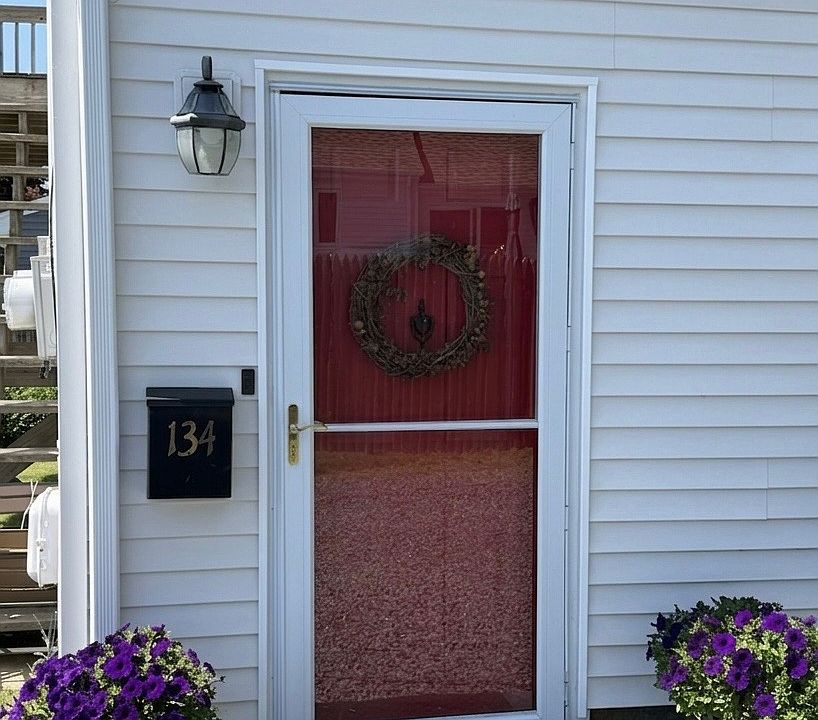 Entrance into Apt.