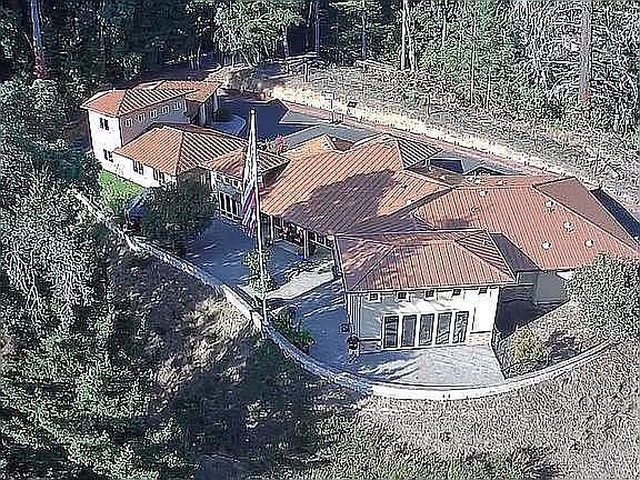 2nd image of 1490 Baechtel Rd