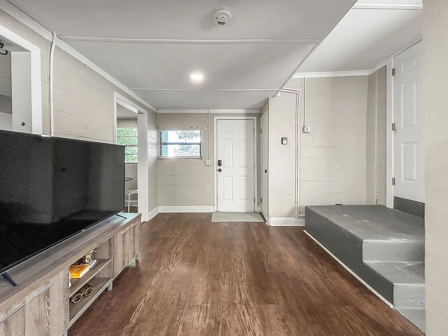 1515 E 31st Ave — Photo 3