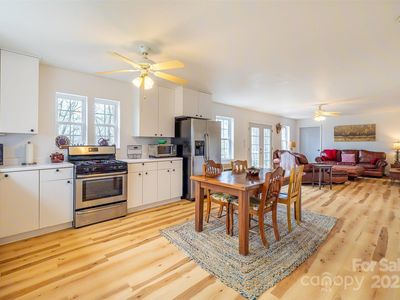 661 Old Chestnut Mountain Rd, Newland, NC, 28657