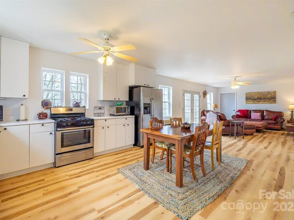 661 Old Chestnut Mountain Rd, Newland, NC 28657