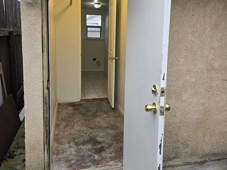 585 South Ave — Photo 10
