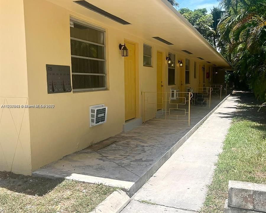 1st image of 725 NE 126th St APT 4