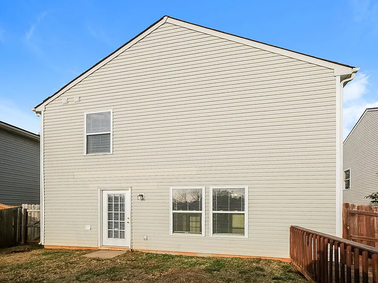 7322 Fox Point Dr — Photo 17