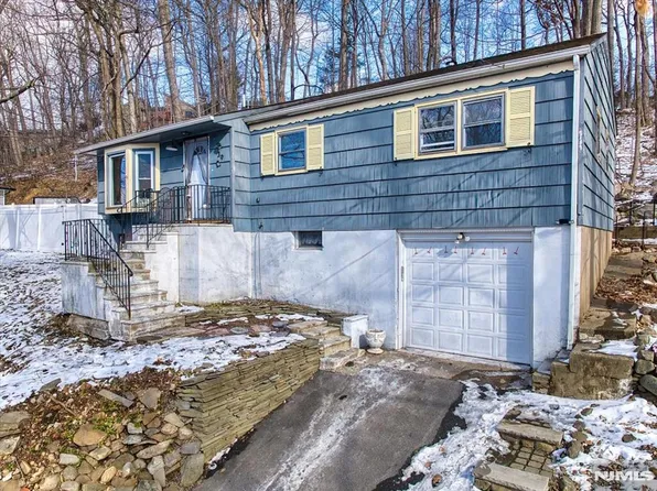 39 Ramapo Hills Blvd, Oakland, NJ 07436