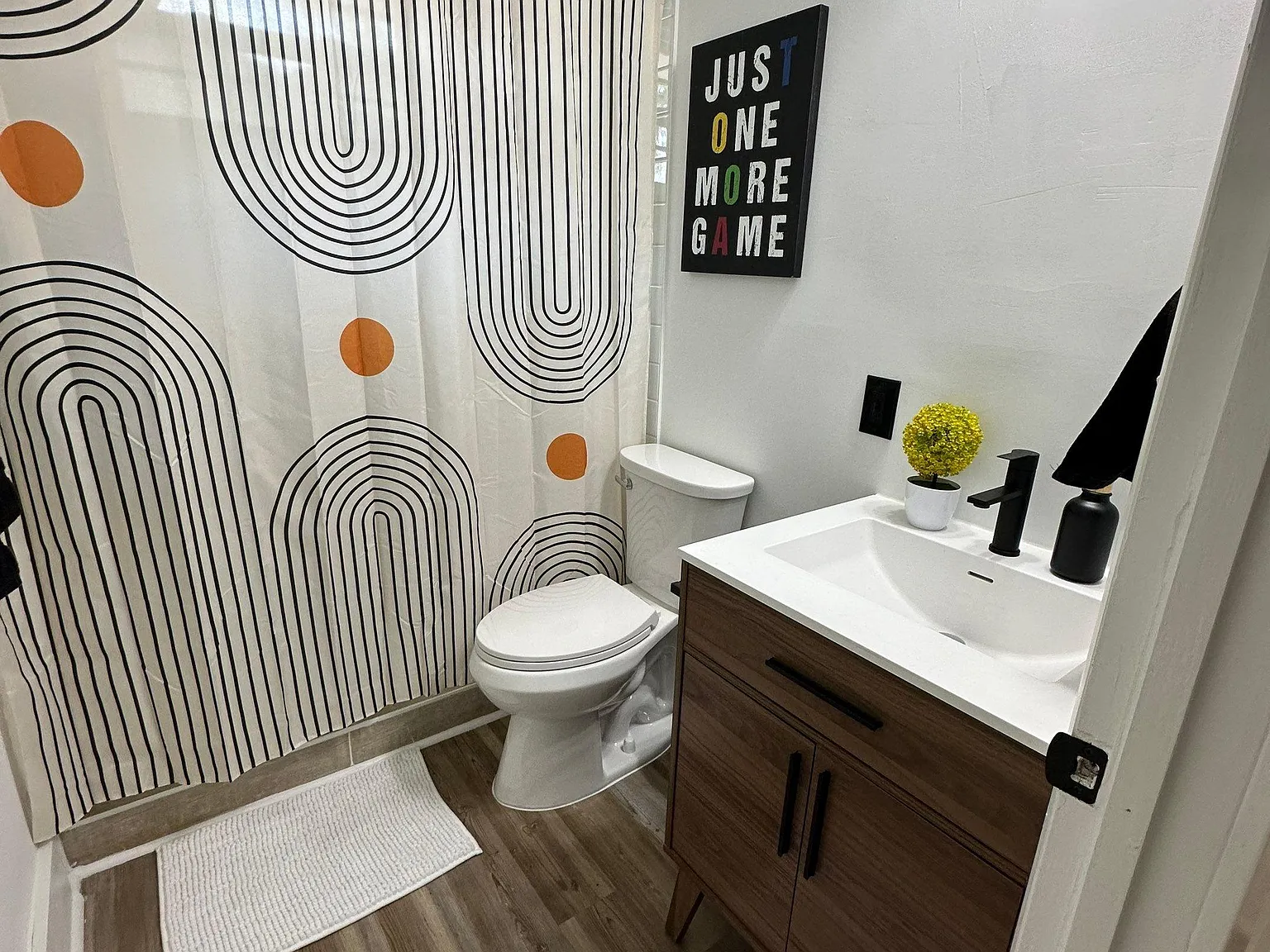 4 bed, 2.0 bath, 1038 sqft, $832 — Photo 3