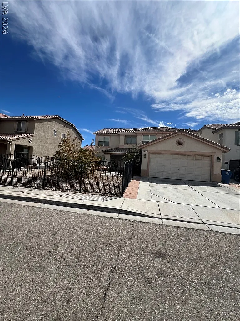 5 bed, 2.5 bath, 2886 sqft, $3,000 — Photo 2