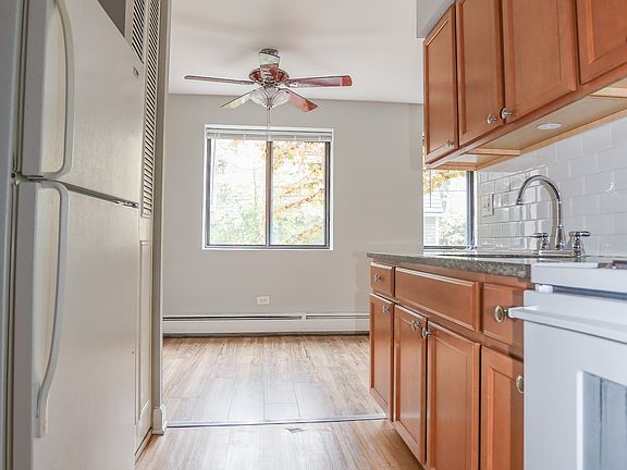5th image of 459 W Briar Pl APT 203