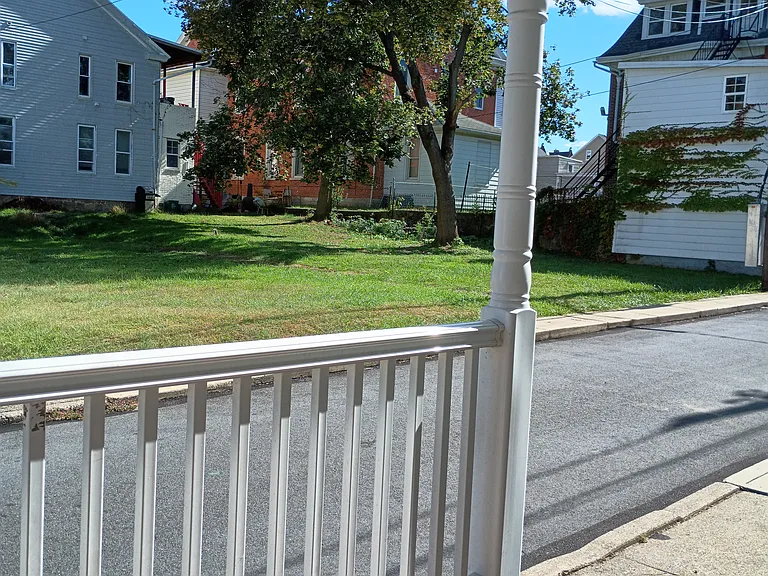 513 Hanover St — Photo 24