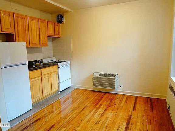 3rd image of 3515 Leverich St APT 203