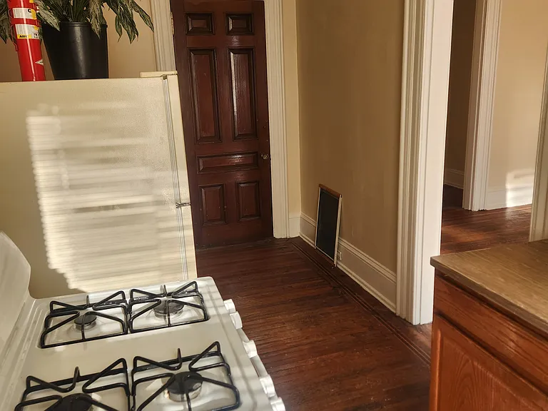 145 E Philadelphia St #2F — Photo 3