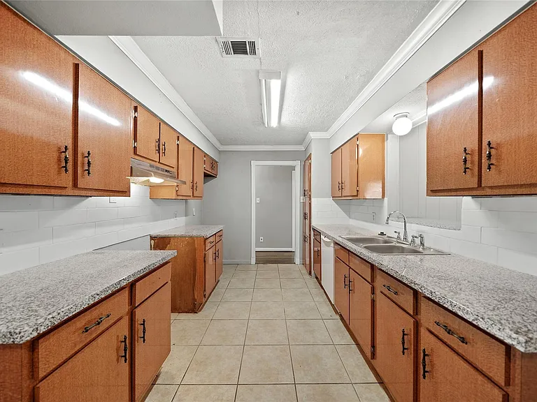 2835 Dragonwick Dr — Photo 8