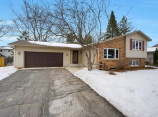 569 Kent Ct, Shoreview, MN 55126