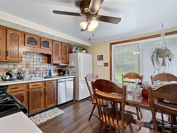 3rd image of 341 Johnston Rd