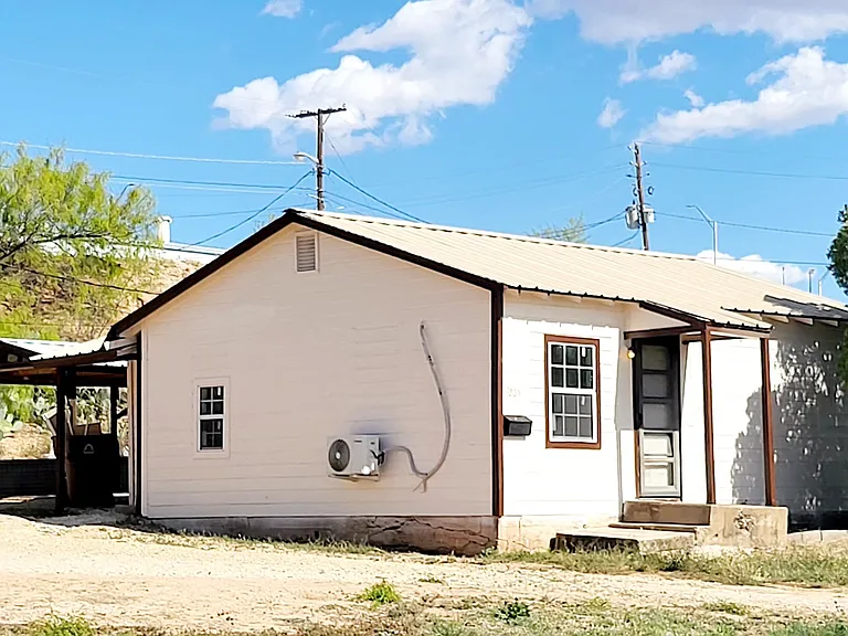 1205 S Lancaster St — Photo 3