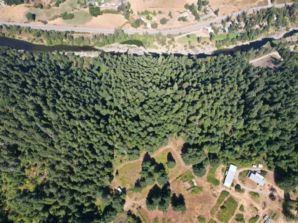750 Ferguson Ln, Days Creek, OR 97429