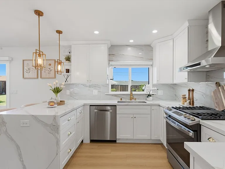 7947 Serena Ct — Photo 12