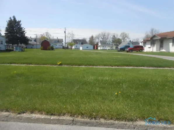 616 E Liberty St, Leipsic, OH 45856