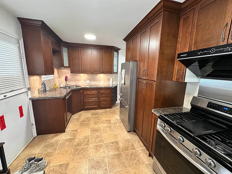 4409 Marine Dr — Photo 20