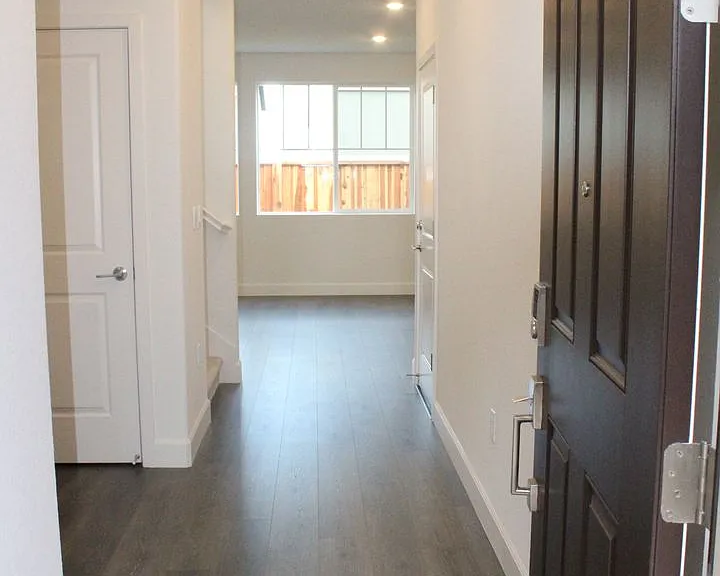 405 Mystic Ln — Photo 2