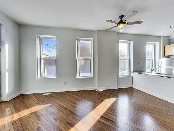 4th image of 1322 W Huron St APT 1N