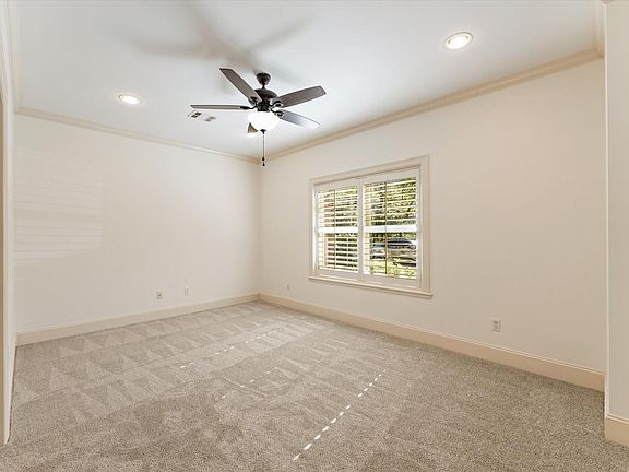 4th image of 36 Waterway Ct