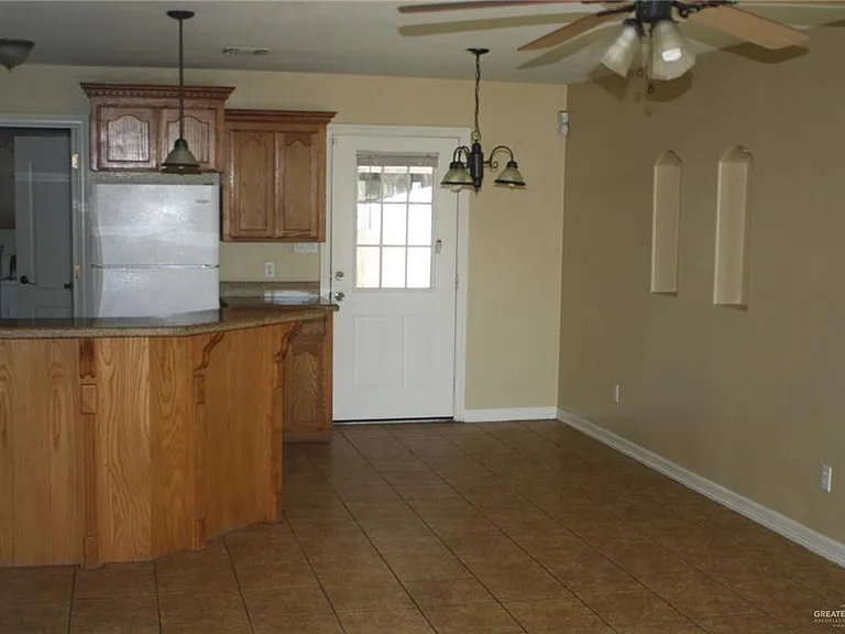 1204 W Kiwi Ave #A — Photo 7