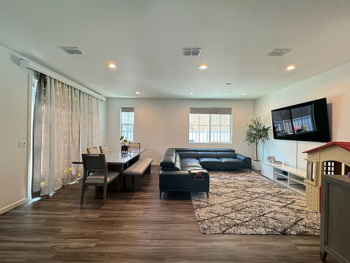 Floor 1 - Entry to Living Room - 2212 Kaitlyn Pl