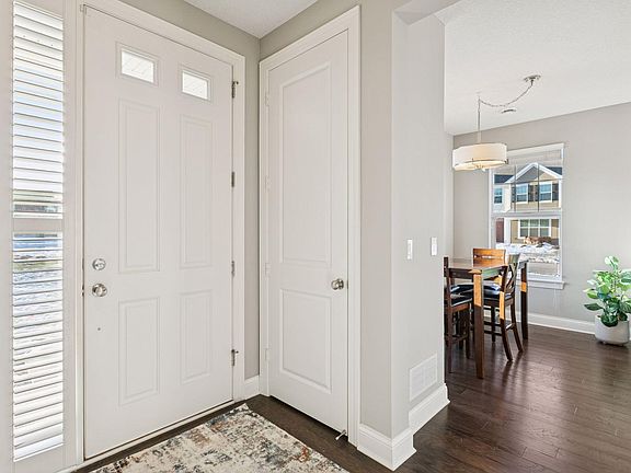4th image of 8398 Jonquil Ln N