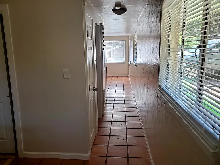 10 Deer Path Ave #3 — Photo 5