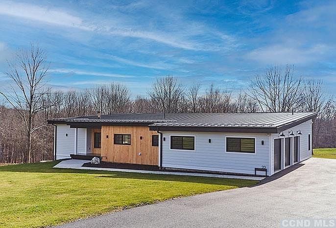 1st image of 20 Delfina Dr