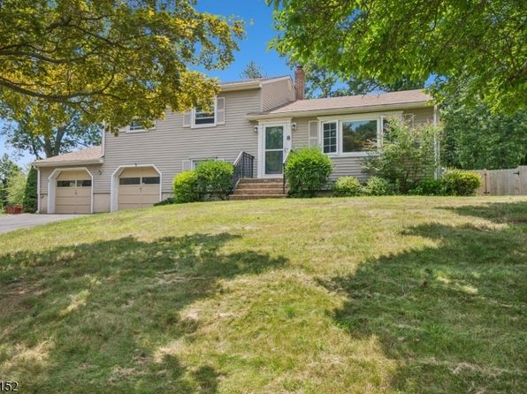 8 Crescent Dr