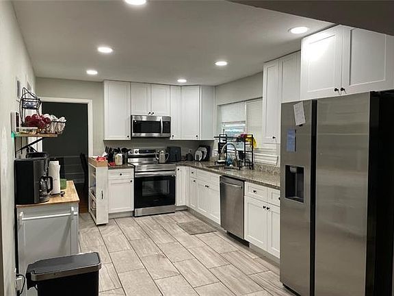 3rd image of 3805 N Deerwood Dr