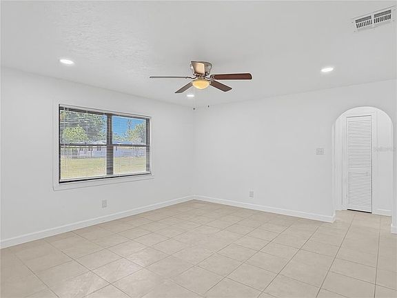 4th image of 2847 Oak St