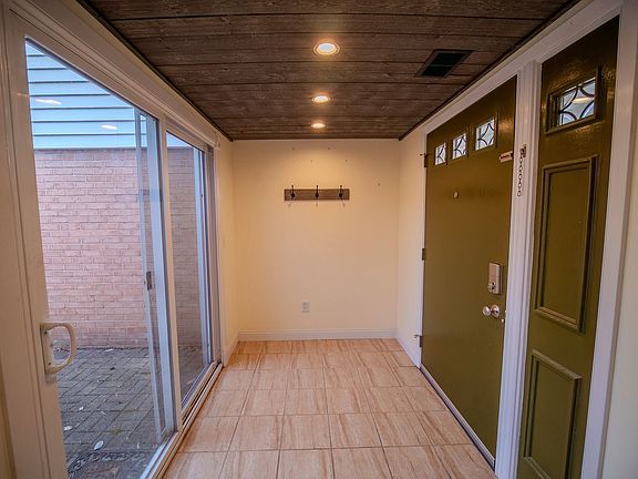 3rd image of 1739 Grandle Ct