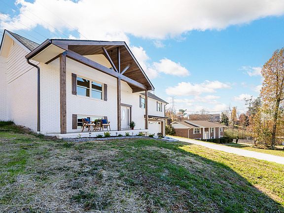 3rd image of 8210 Holly Crest Dr