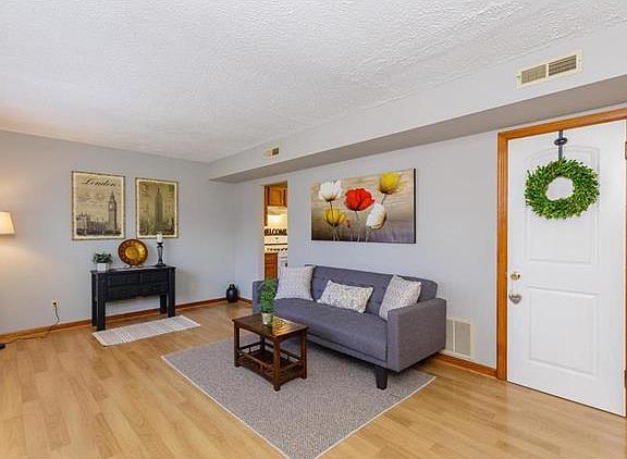 2nd image of 3212 Lynros Dr