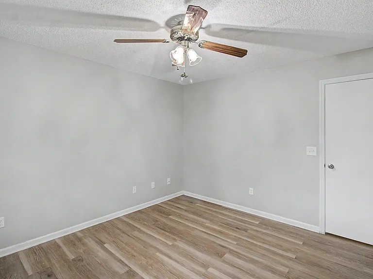 21 Pinewood Ln — Photo 14