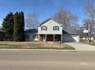 1221 S Strevell Ave, Miles City, MT 59301