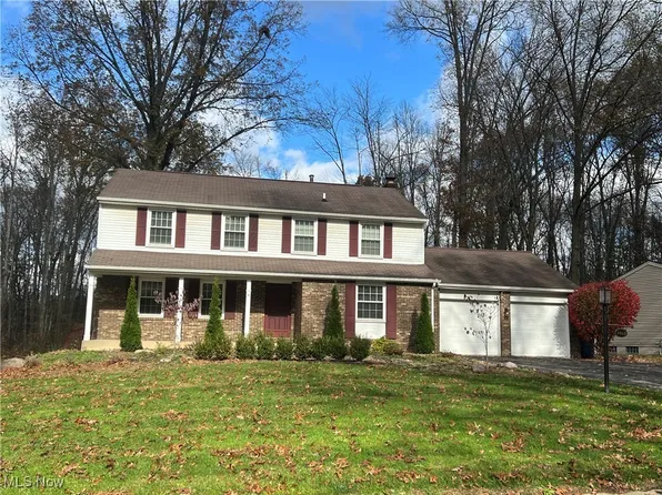 8863 Sherwood Dr NE, Warren, OH 44484