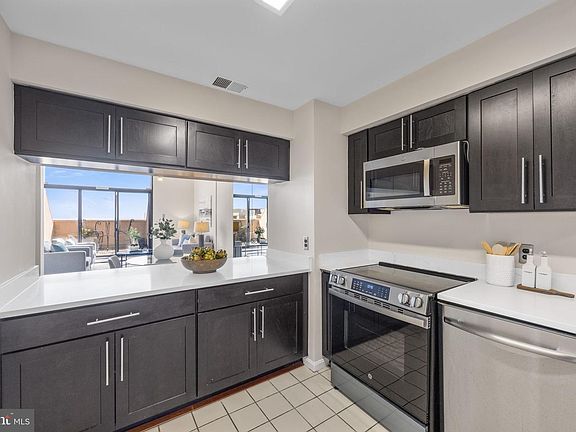 2nd image of 1301 N Courthouse Rd APT 1804