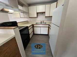 72 Main St #8, Raymond, NH 03077